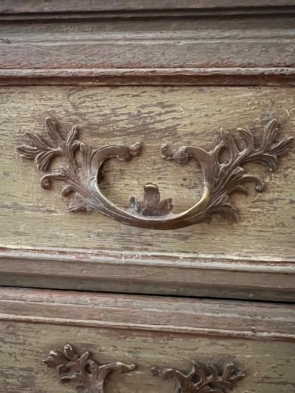 Chest of drawers