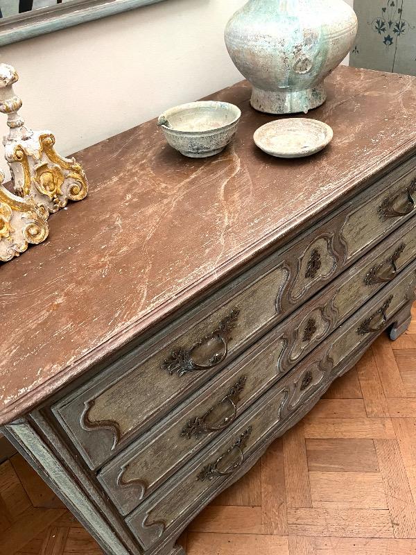 Chest of drawers
