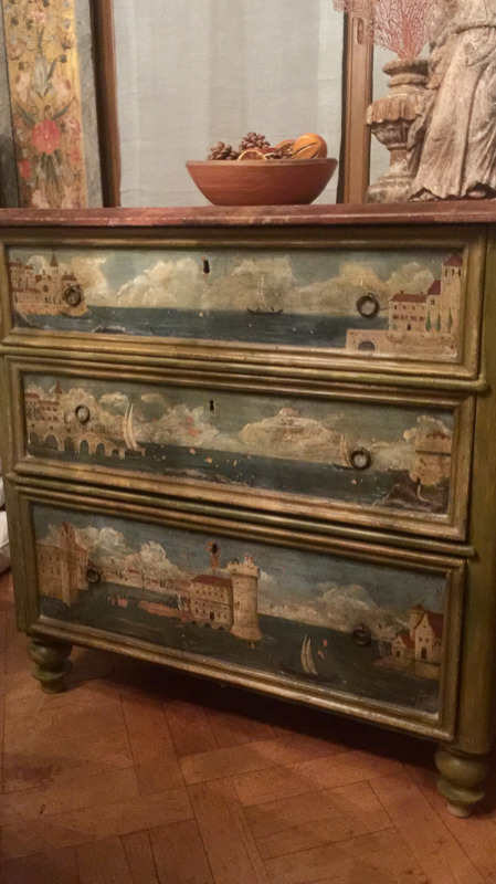  Painted chest of drawers Italy