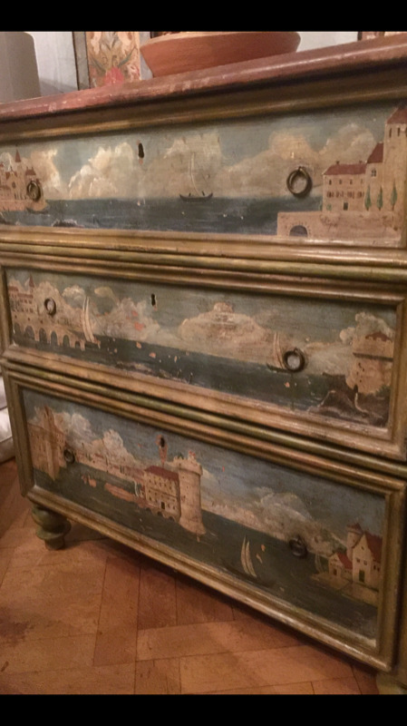  Painted chest of drawers Italy