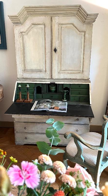 Swedish secretaire
